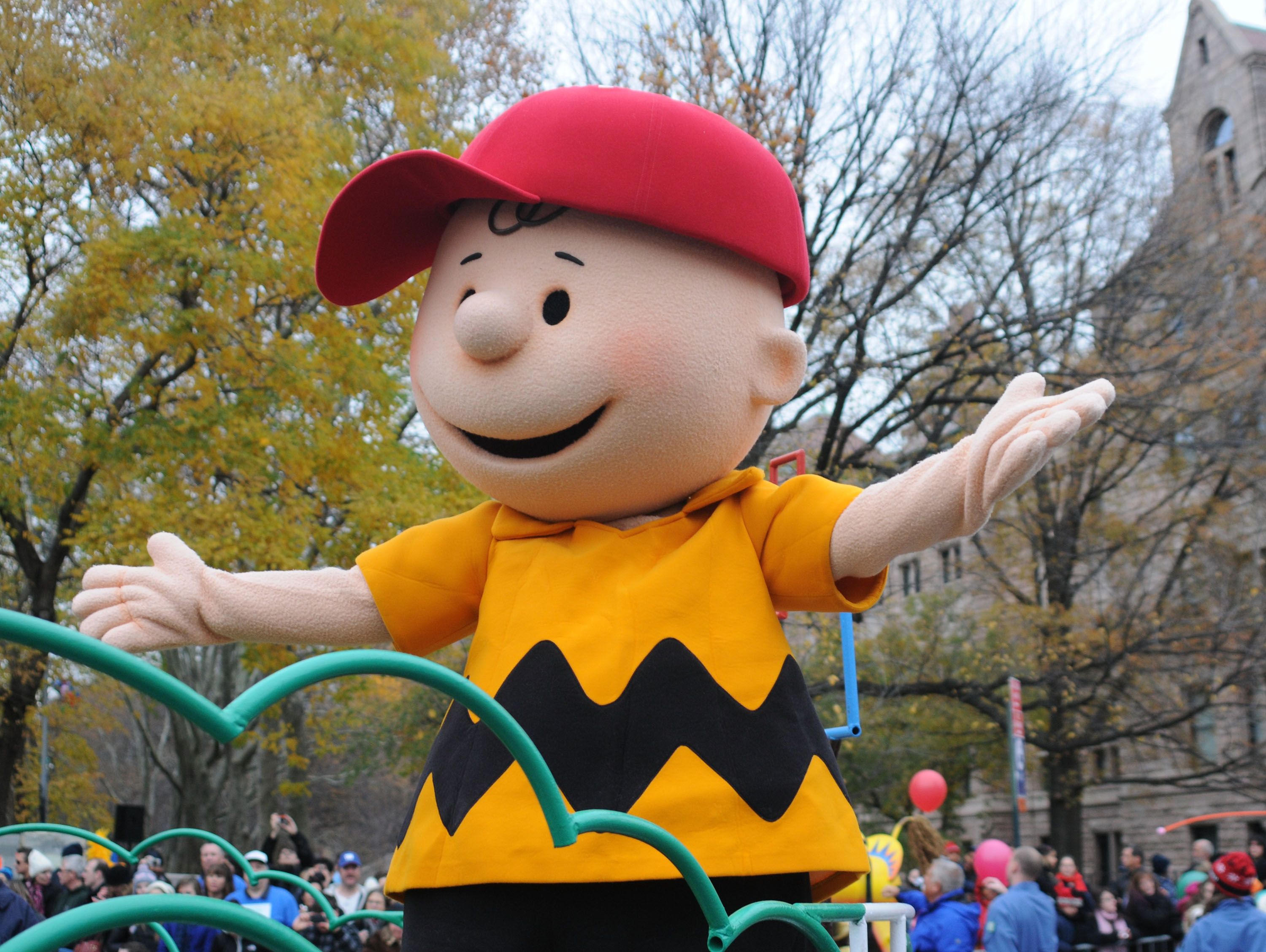 A Charlie Brown character in a parade.