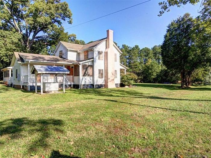 backyard-historic-home-for-sale