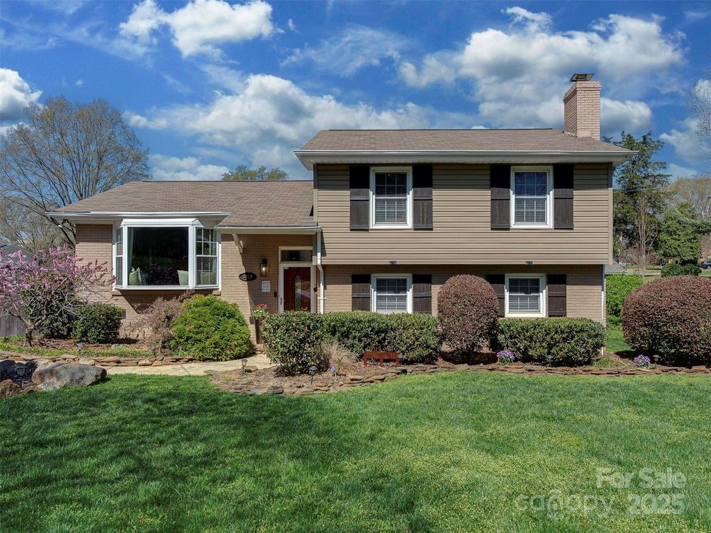 Hot homes: 4 houses for sale in Charlotte starting at $400K - Axios ...