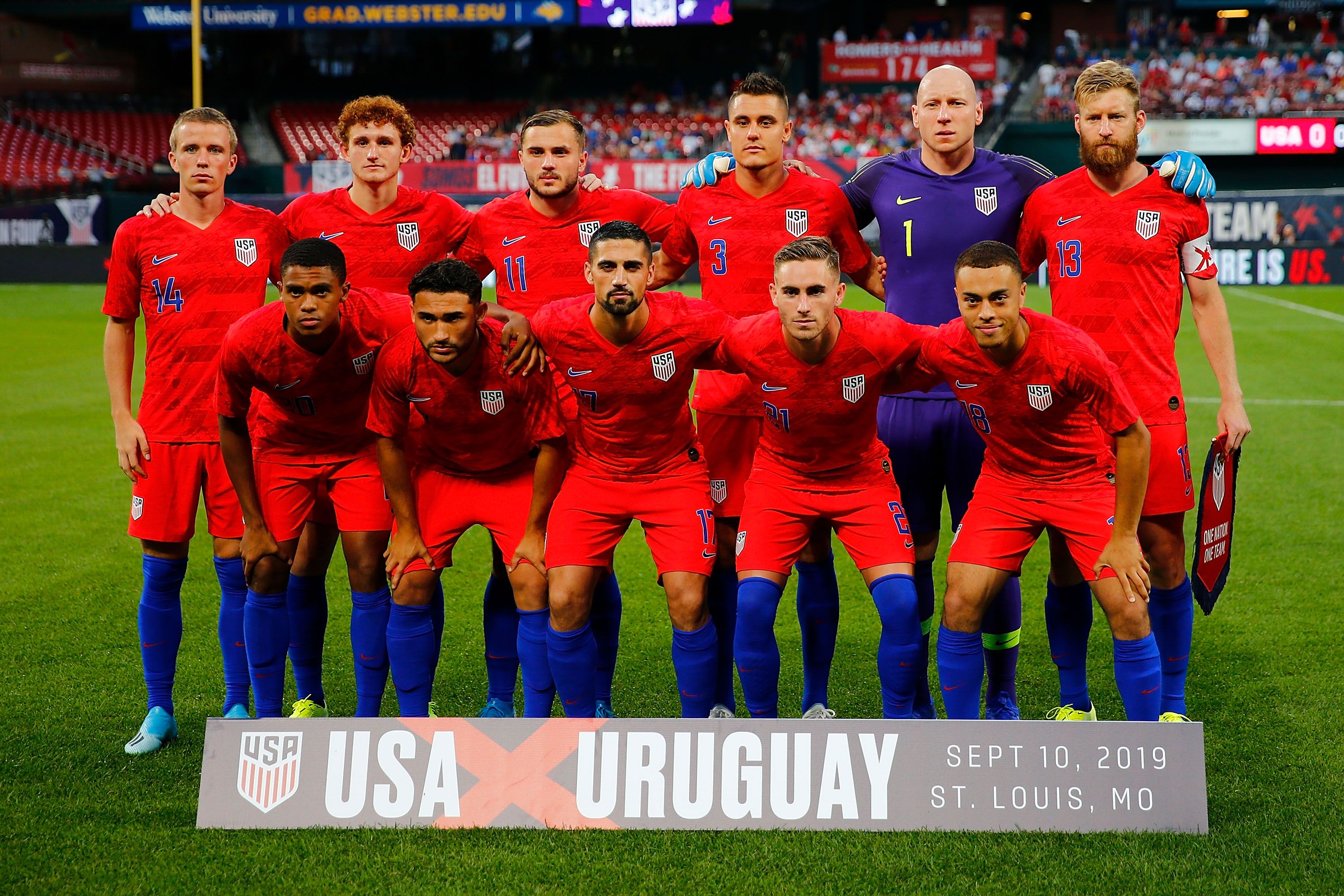 USMNT poses for photo