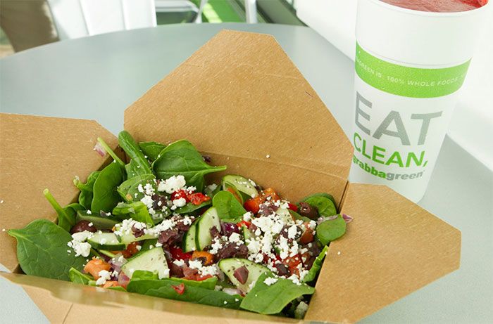 salad-and-smoothie-at-grabbagreen-charlotte