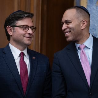 Mike Johnson warned by Jeffries not to count on Democrats' votes to end shutdown