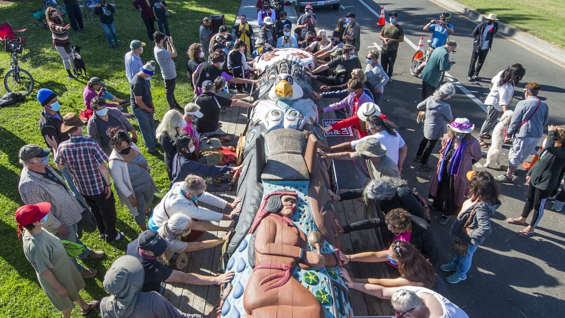 People blessing the totem pole in San Leandro, California, on June 3.