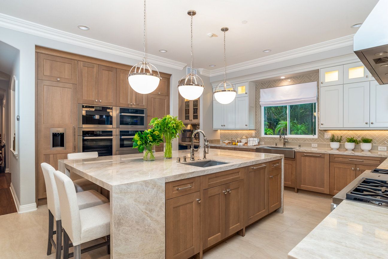 axios.com - Claire Trageser - What's in and out in home design