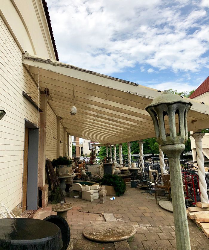 roosters-patio-charlotte