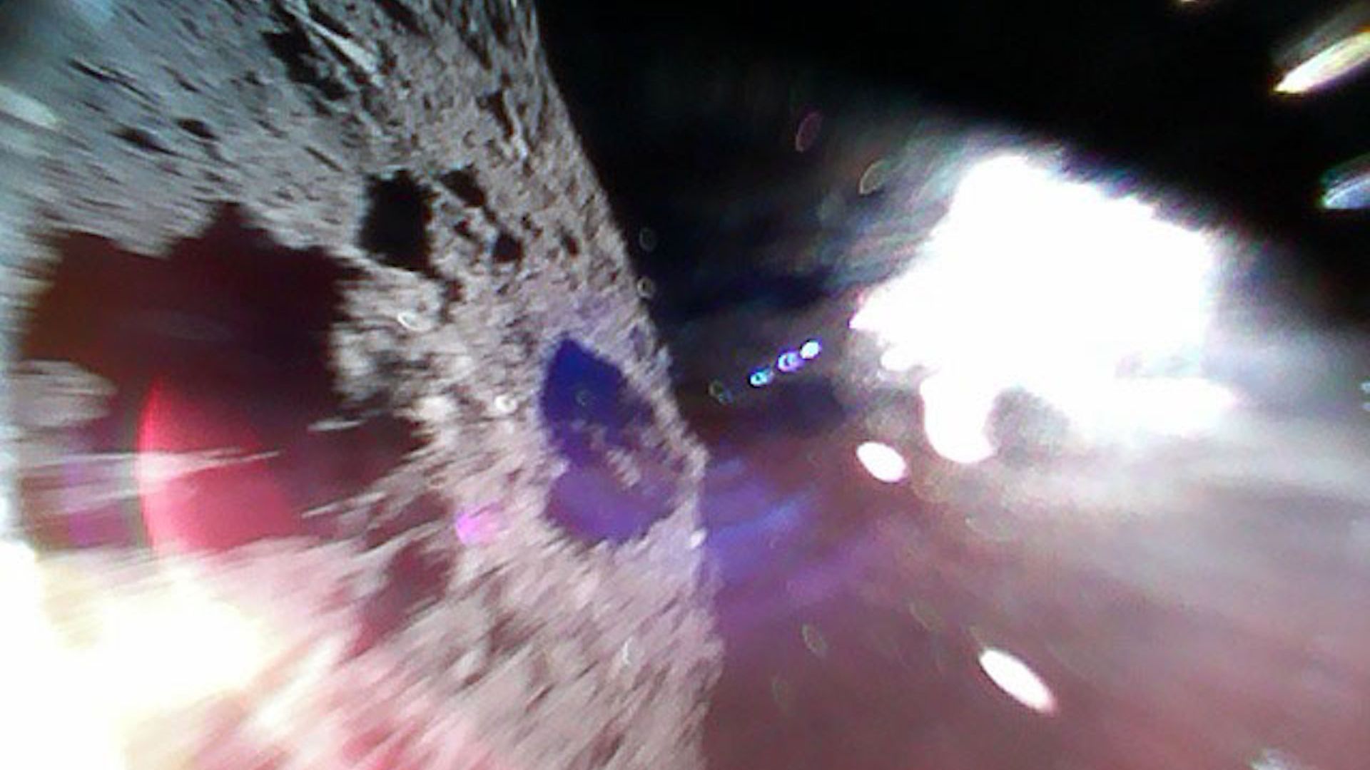 Image captured by Rover-1A on September 22 at around 11:44 JST. Color image captured while moving (during a hop) on the surface of Ryugu.
