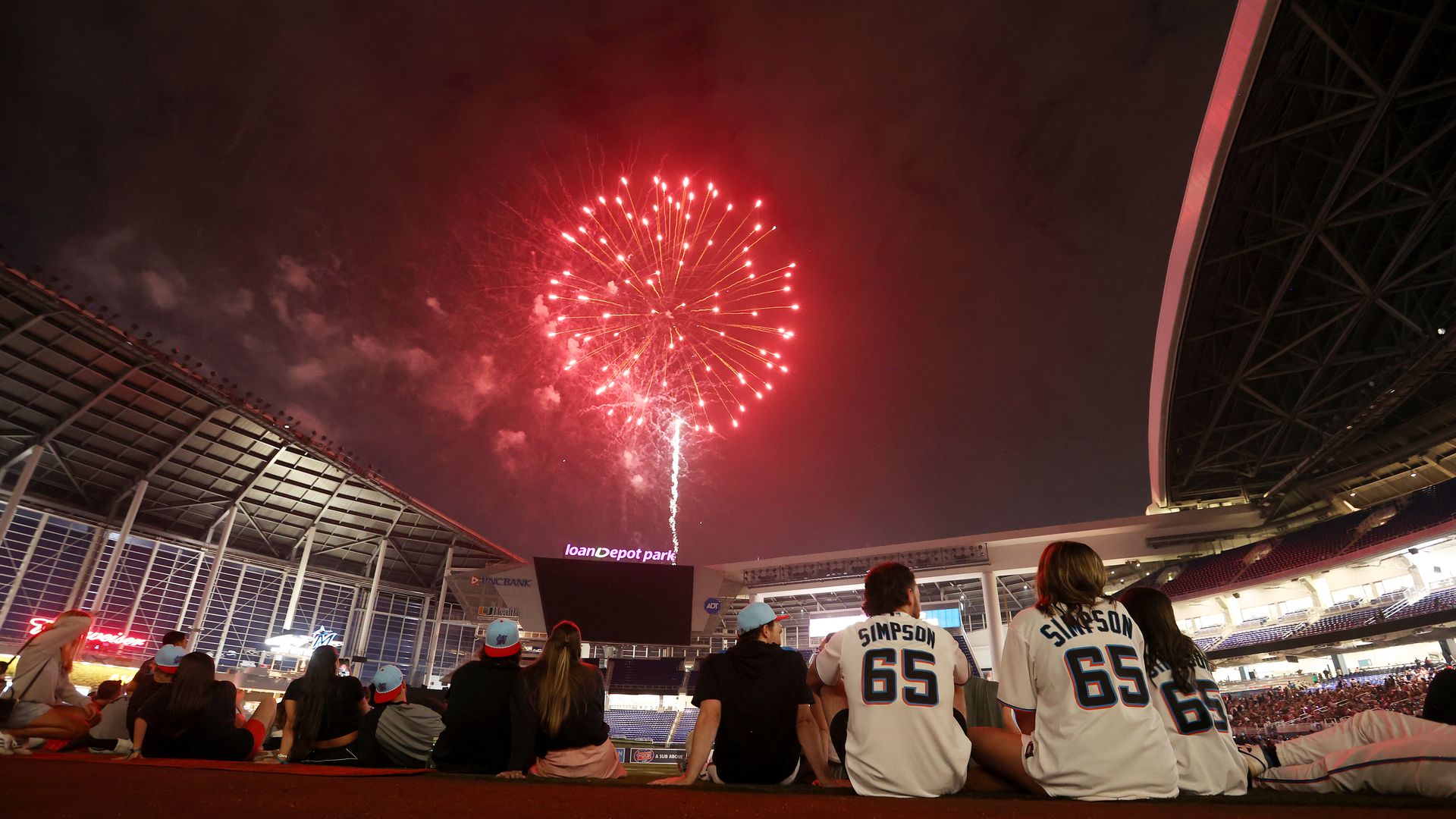 MIAMI, FLORIDA - JULY 4: Miami Marlins fans and players watch the fireworks after the game against the Milwaukee Brewers at loanDepot park on July 4, 2025 in Miami, Florida. (Photo by Leonardo Fernandez/Getty Images)