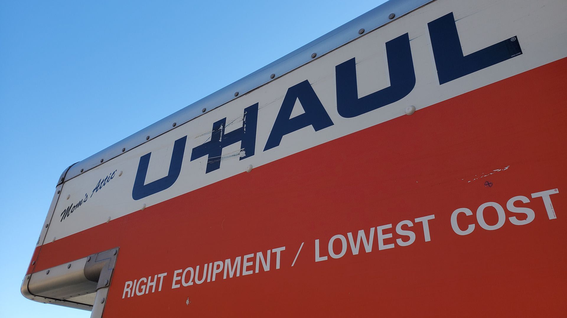 A Uhaul truck
