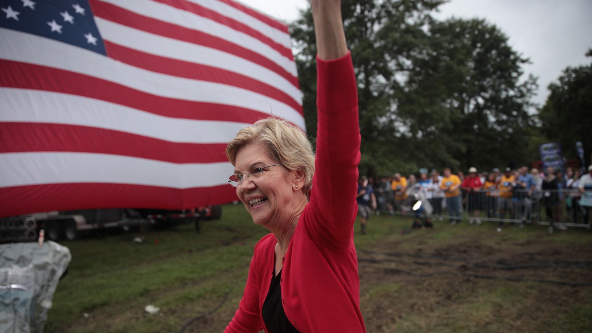 Elizabeth Warren surges to top spot in Iowa poll - Axios