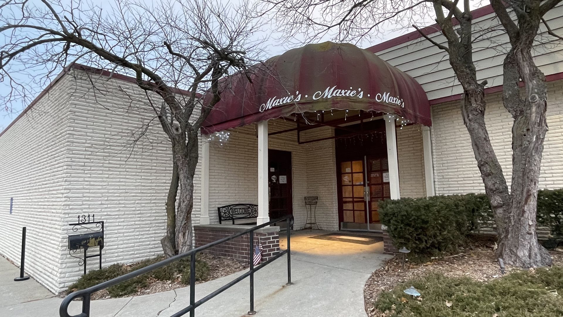 A photo of Maxis restaurant in West Des Moines.