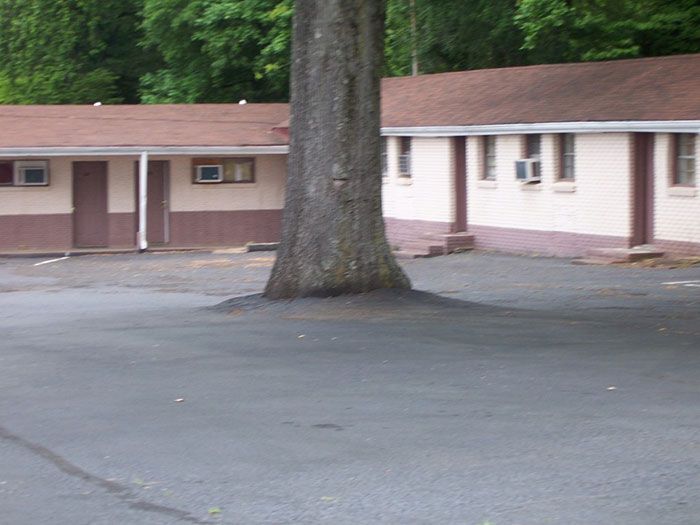 Wilkinson-Blvd-Breezeway-Inn-