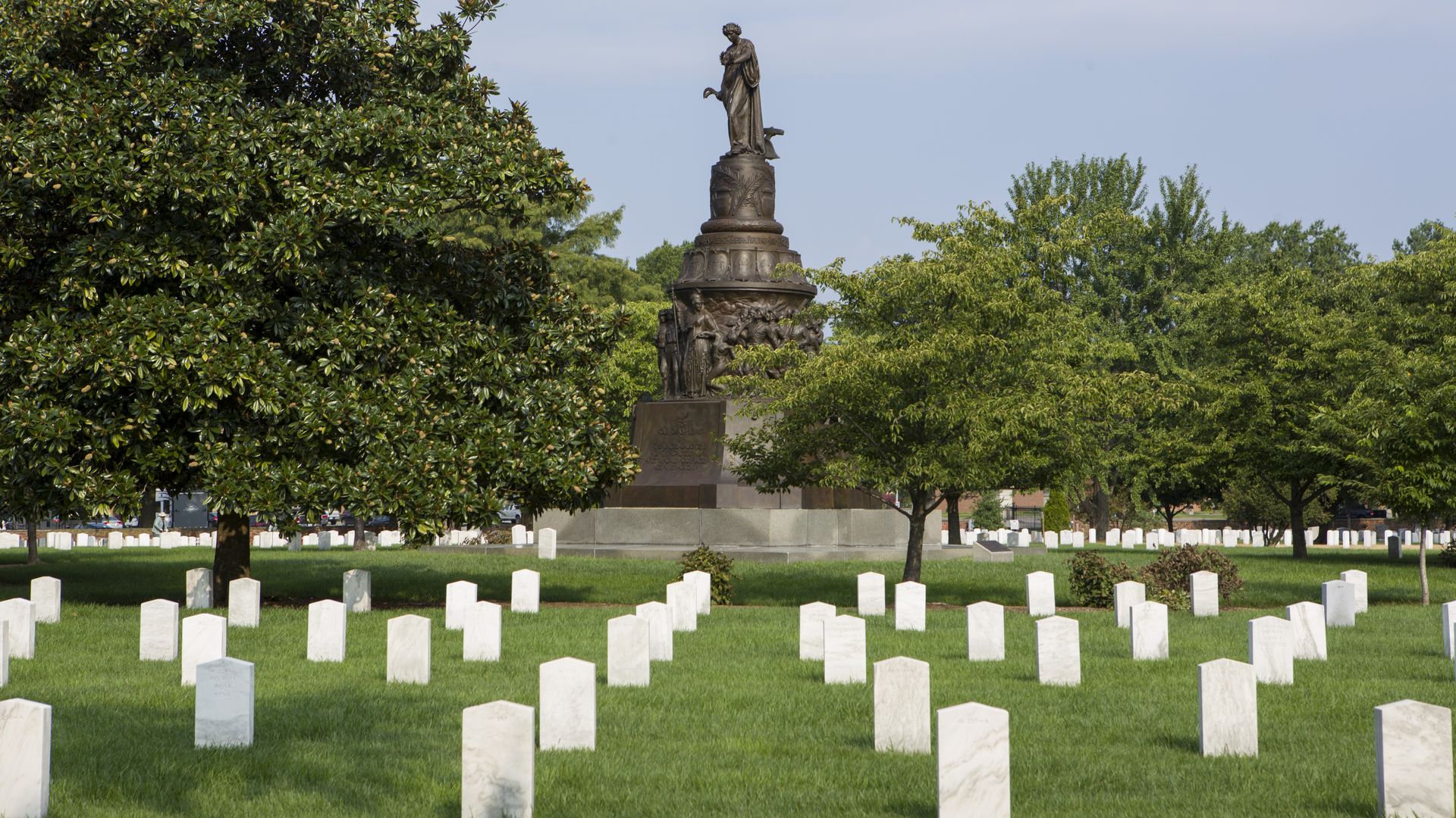 A Confederate memorial between gravestones at Arlington National Cemetery 