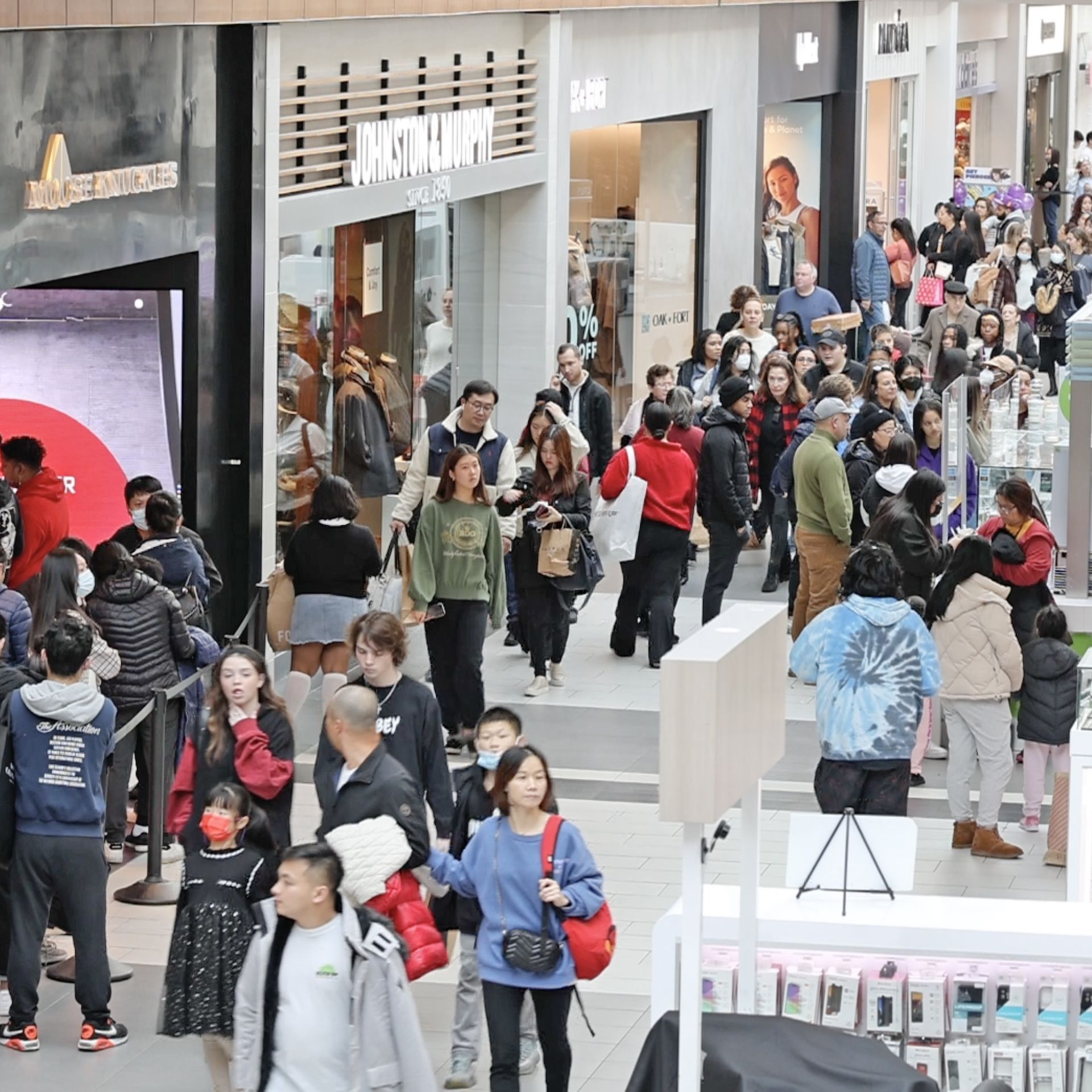 Black Friday kicks off record-breaking shopping season