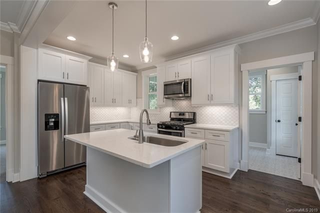 2222 Camp Greene Street kitchen