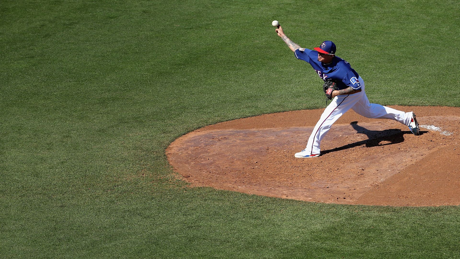 Jesse Chavez of the Cubs pitching 