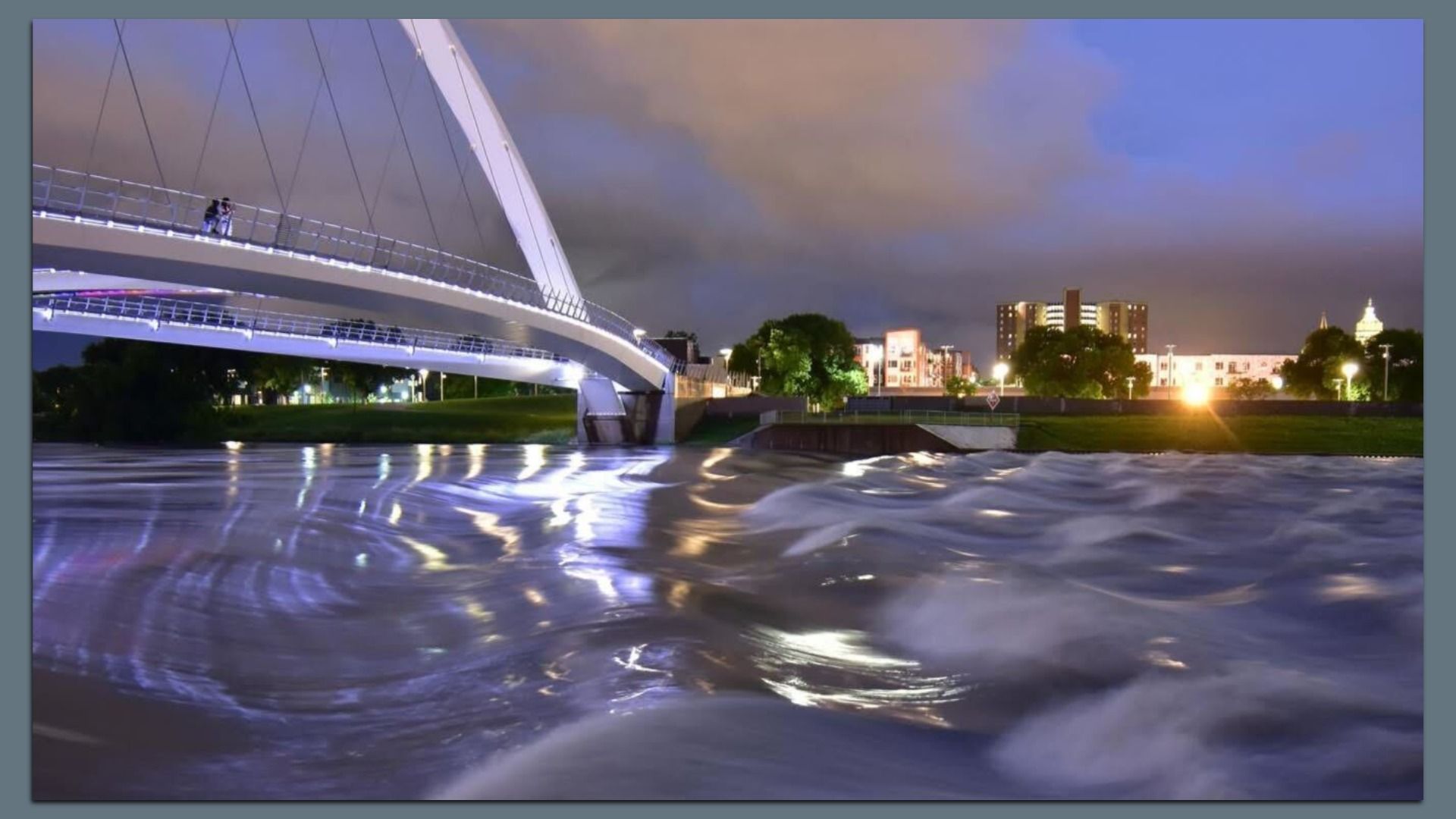 A photo of the Des Moines River.