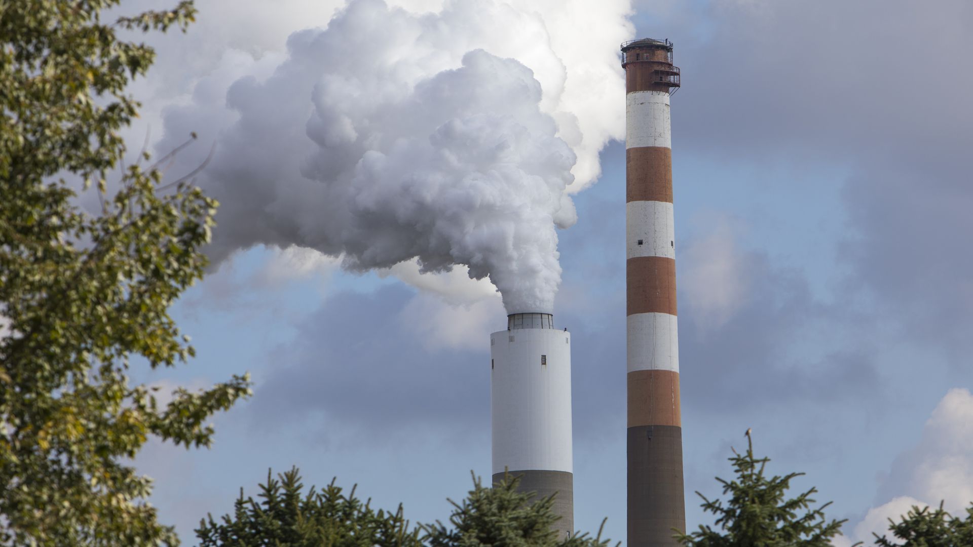 Photo of Cheswick's coal plant and its smokestacks