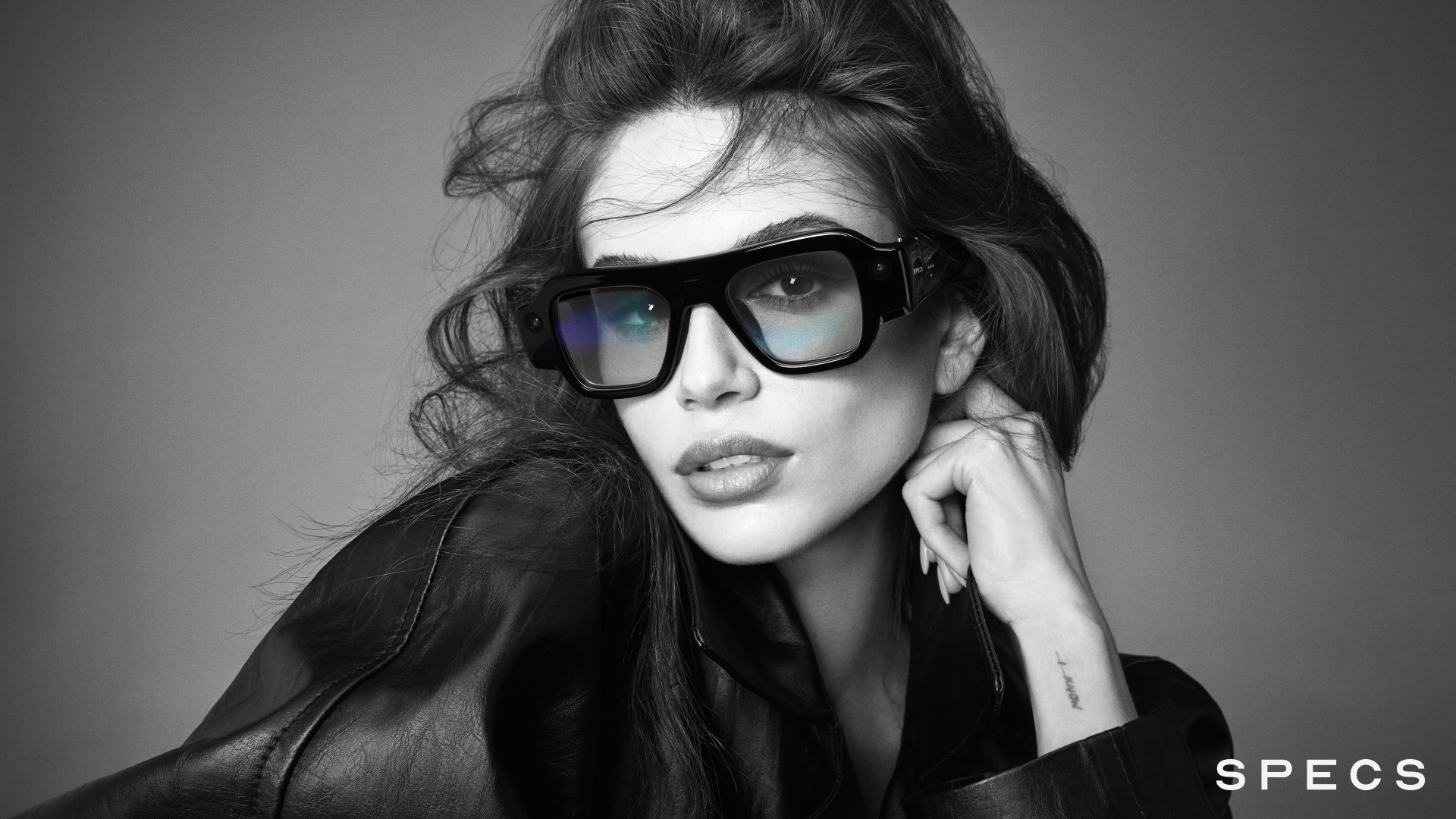 axios.com - Sara Fischer - Snap debuts new consumer AR glasses Specs