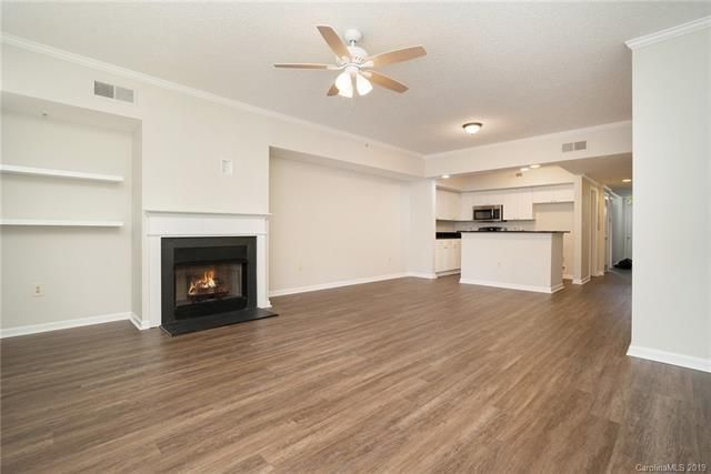 405 W. 7th St. Apt. 303 living room