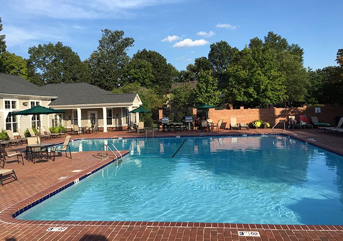 main-pool-at-strawberry-hill-apartments