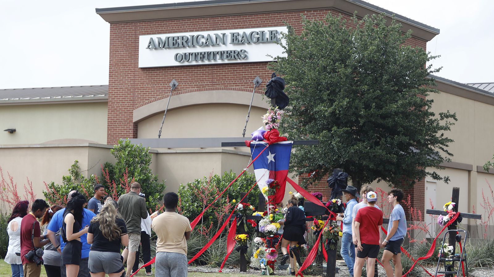 Shooting everywhere': at least 8 killed by gunman at Texas mall; shooter  killed by police