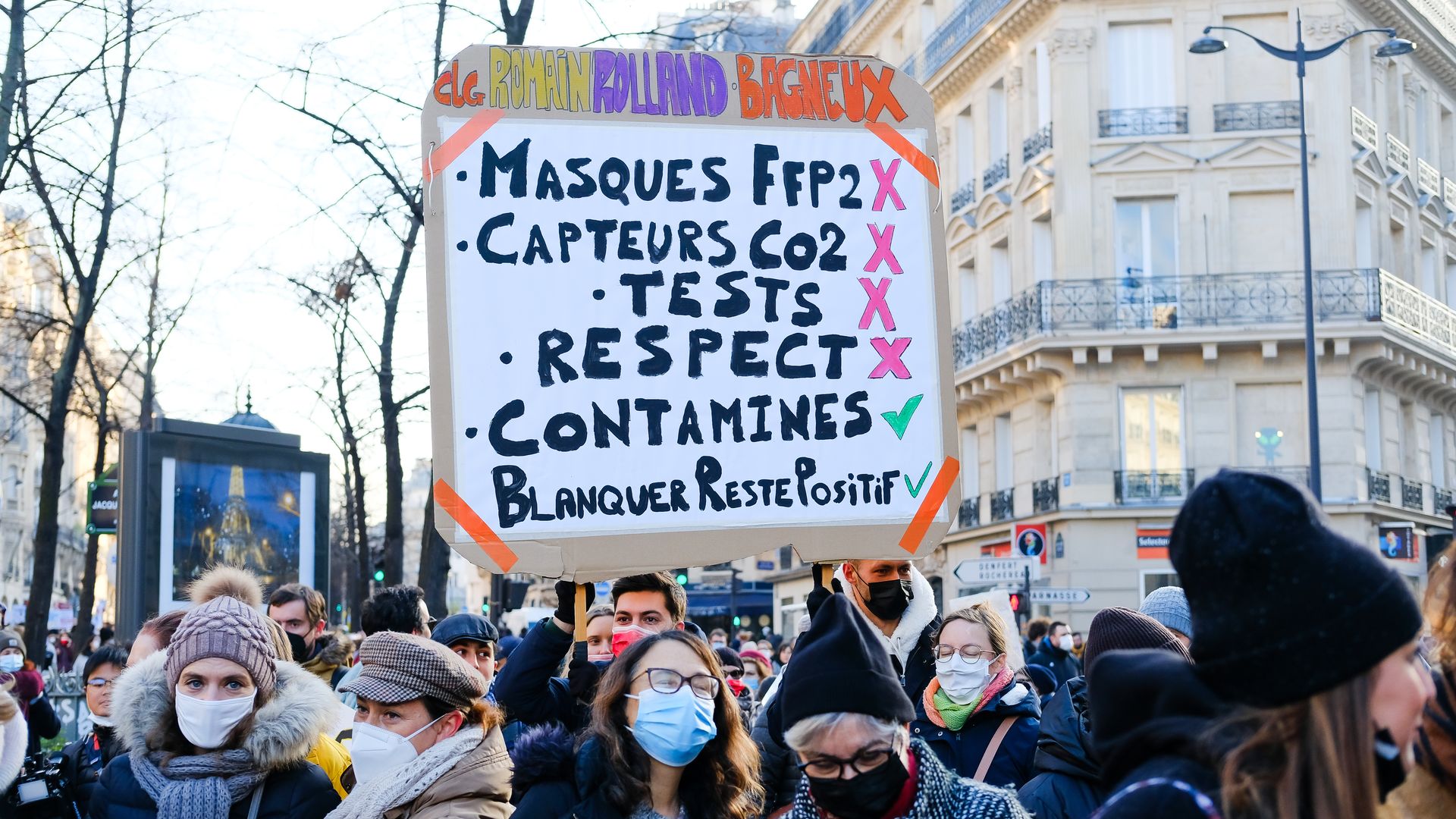 teachers denounce the absence of sanitary materials in schools,