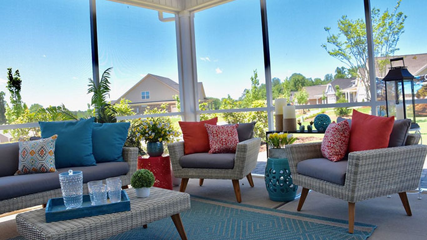 Waterfront lifestyle at McLean on Lake Wylie / 3bd+, 2.5ba+ / 200,0001M+ Axios Charlotte