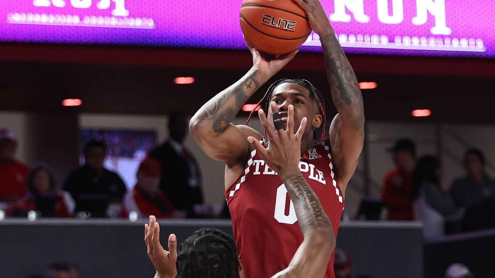 Temple's Khalif Battle shoots over Houston's Marcus Sasser.