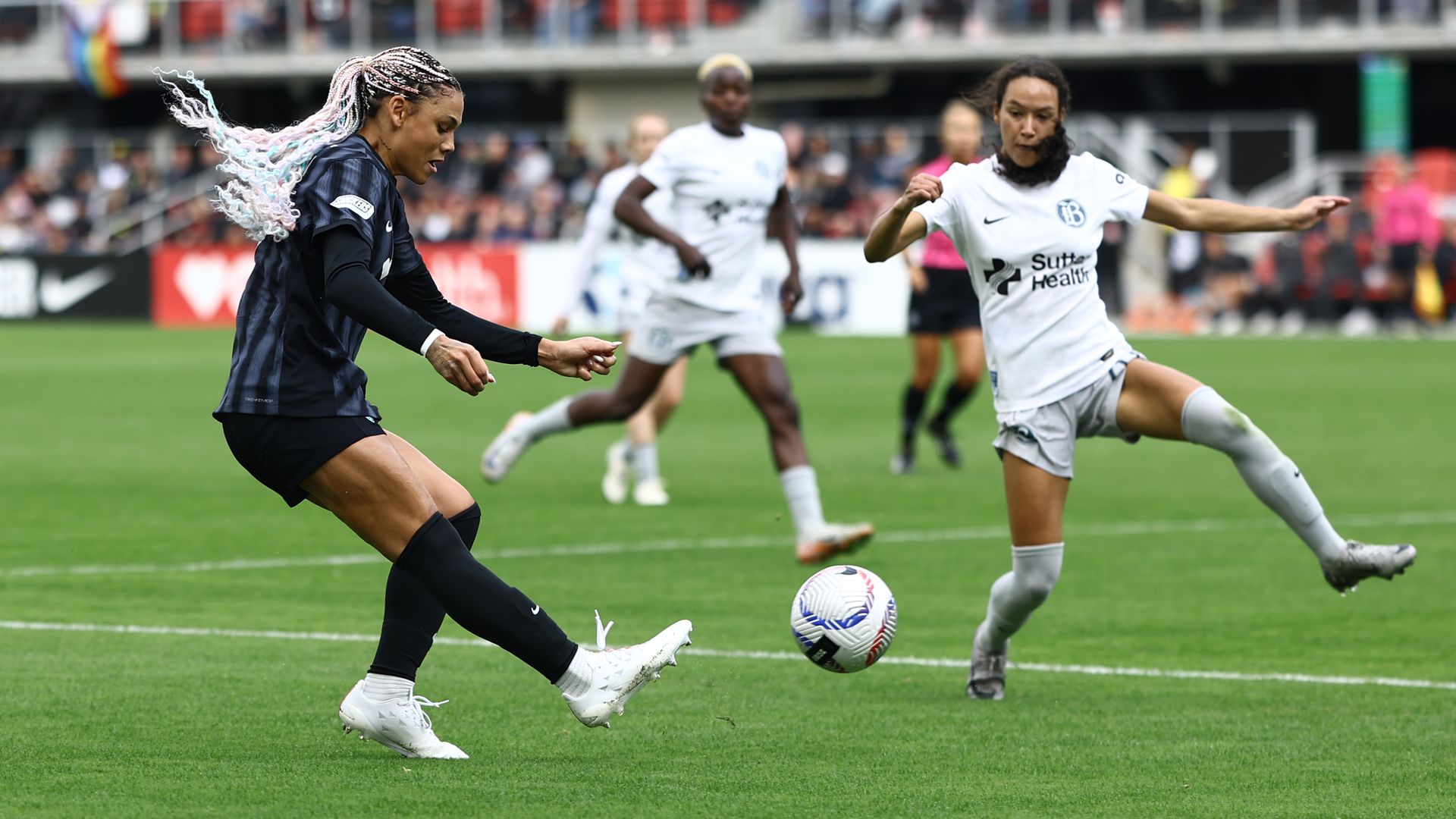  Trinity Rodman #2 of Washington Spirit passes the ball past Alyssa Malonson #20 of Bay FC during a NWSL 2024 Playoff game at Audi Field on November 10, 2024 in Washington, DC. (Photo by Timothy Nwachukwu/Getty Images)