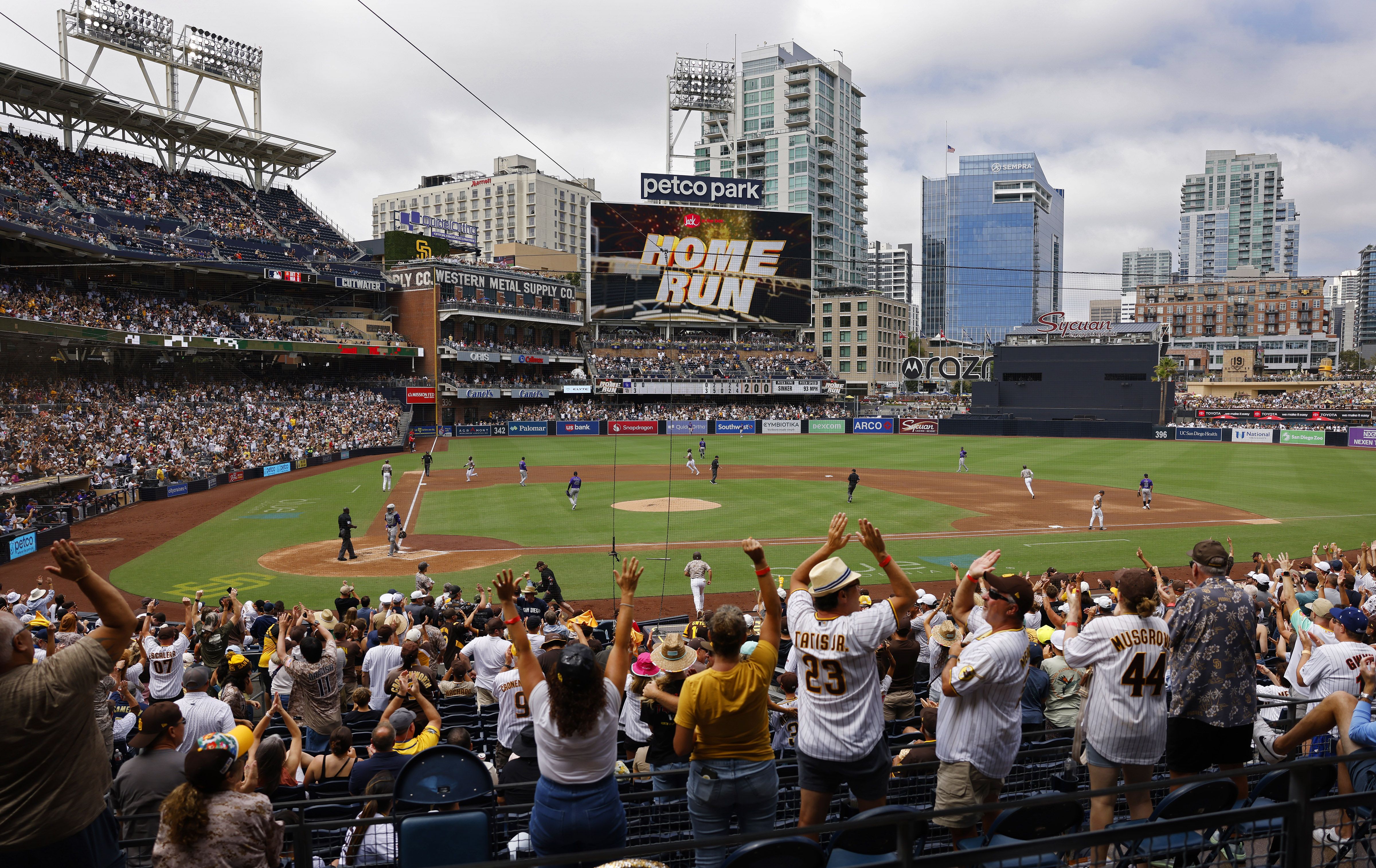Padres fans celebrate a home run on Sept. 14, 2025. Photo: K.C. Alfred / The San Diego Union-Tribune via Getty Images 