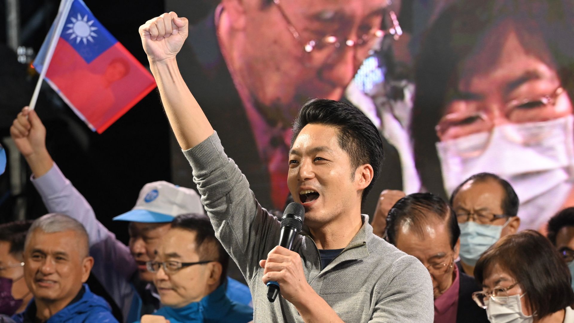 Taiwan's main opposition Kuomintang (KMT) candidate Chiang Wan-an waves after winning the Taipei mayoral election during a rally in Taipei on November 26, 2022.