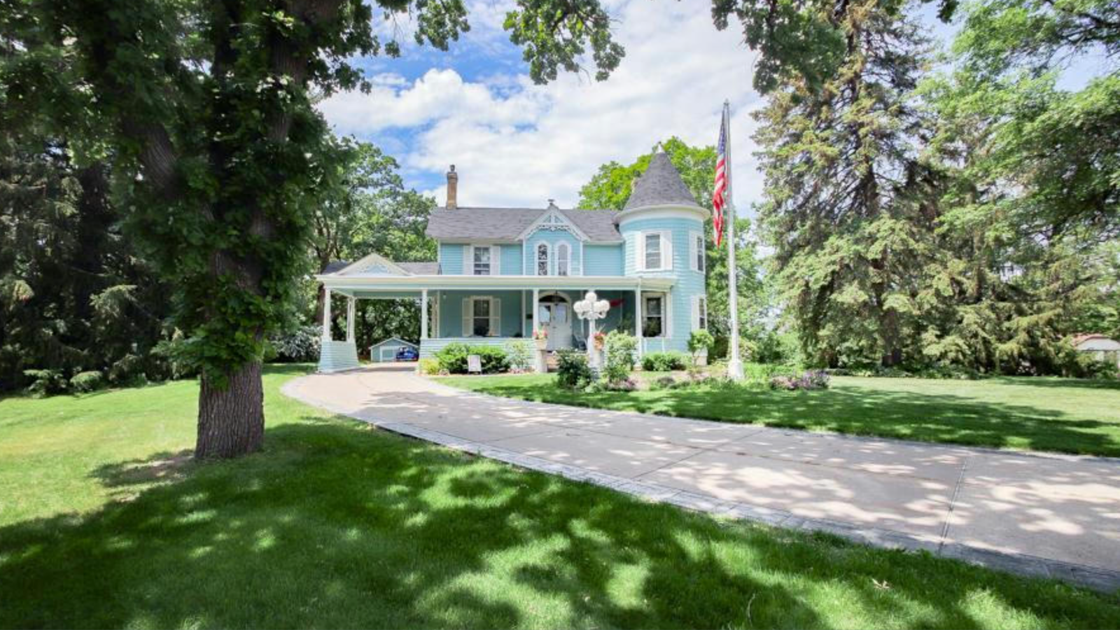 Historic Queen Anne Bed And Breakfast In Anoka Lists For $900,000 ...