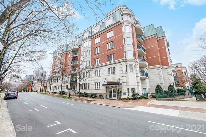 401 N Church St #104