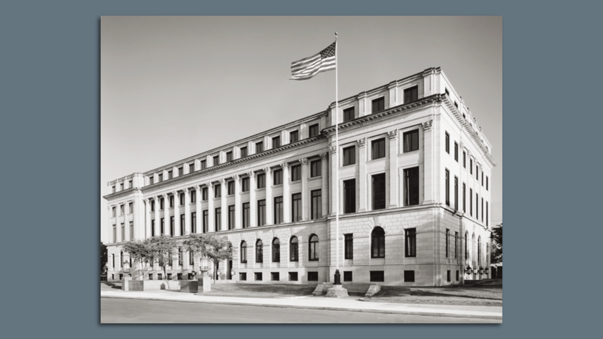 A photo of Des Moines' federal courthouse.