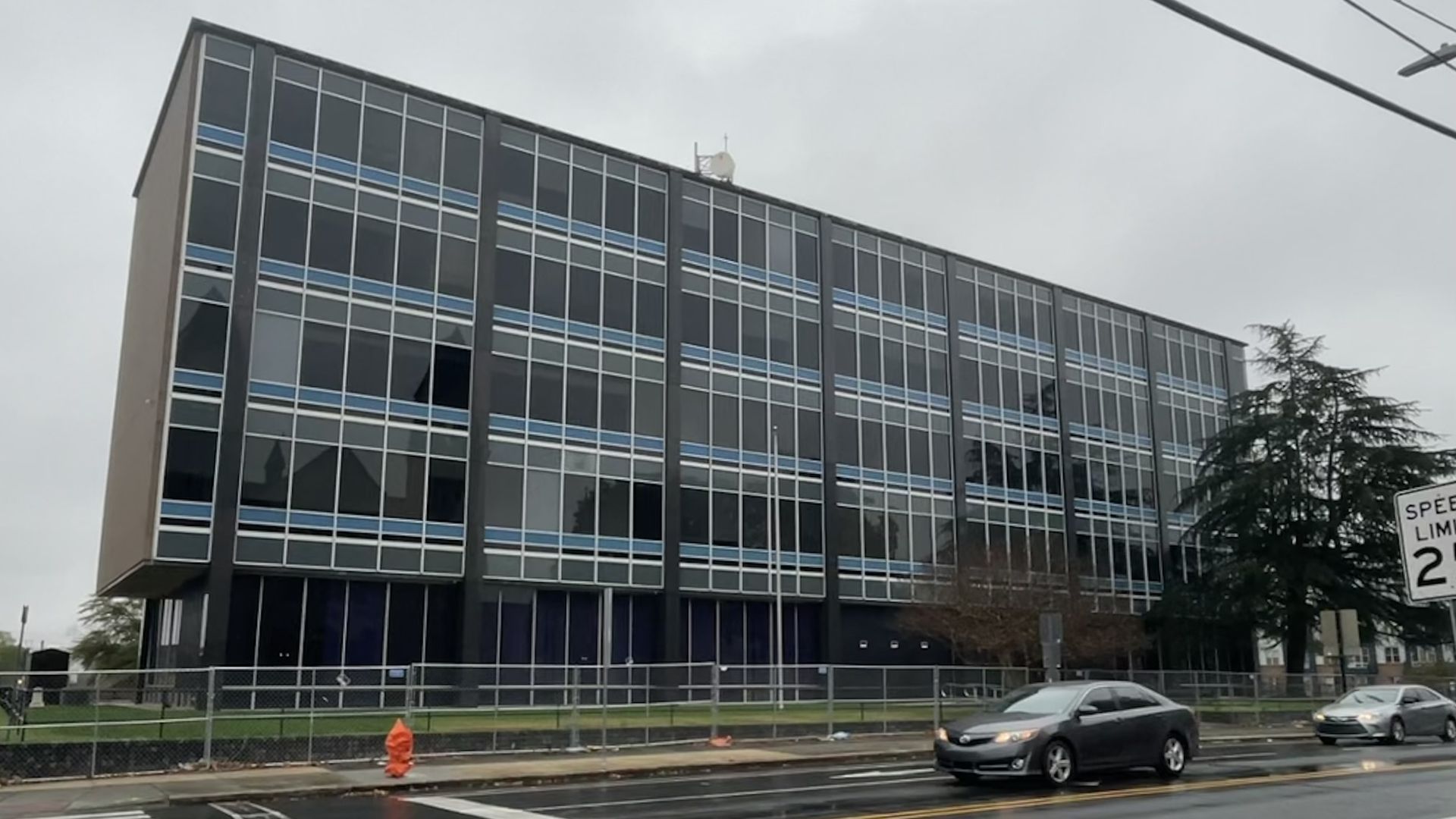 The former police headquarters at 505 W. Chapel Hill St. Photo: Zachery Eanes/Axios