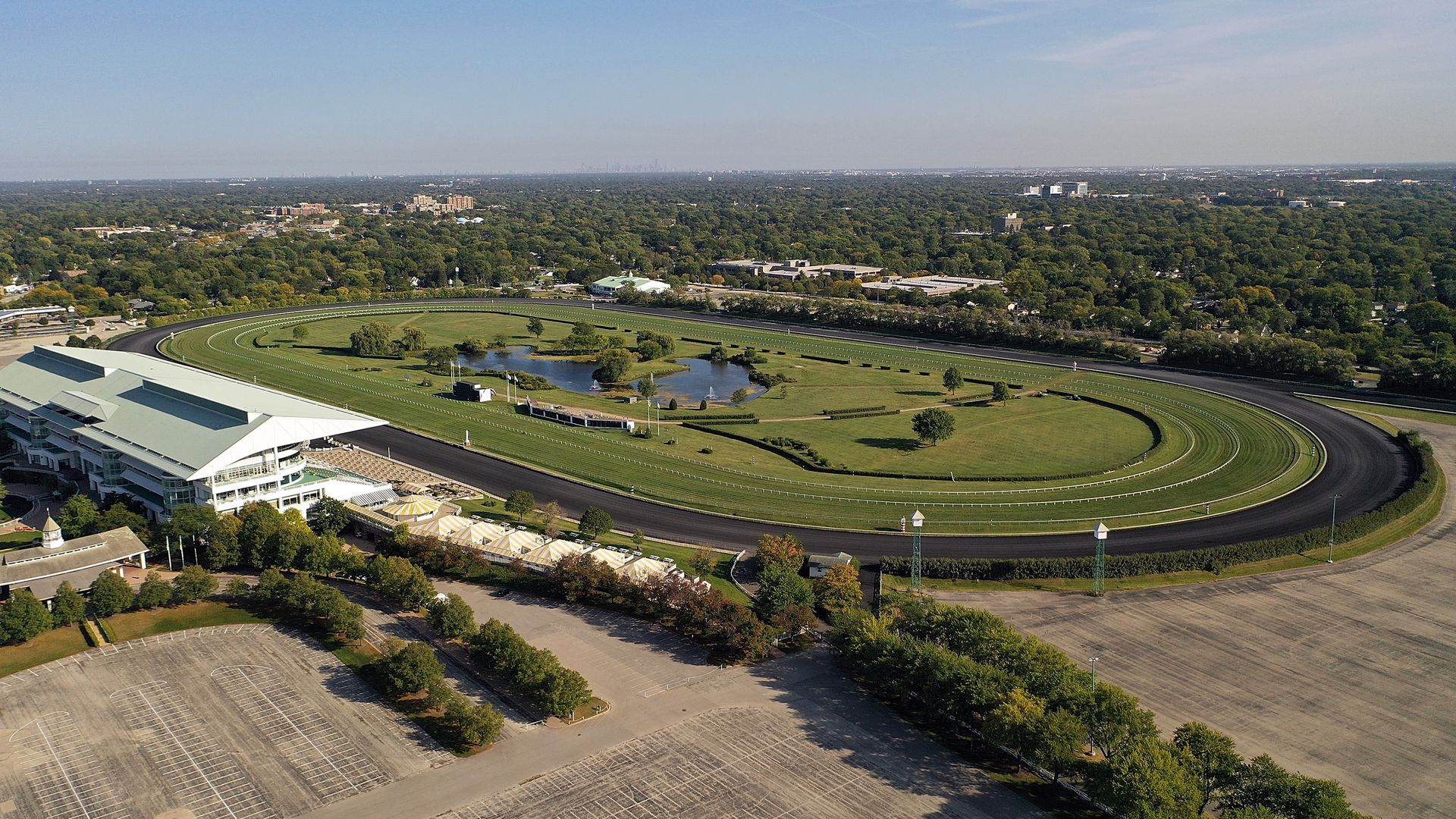 Photo of an outdoor horseracing track.