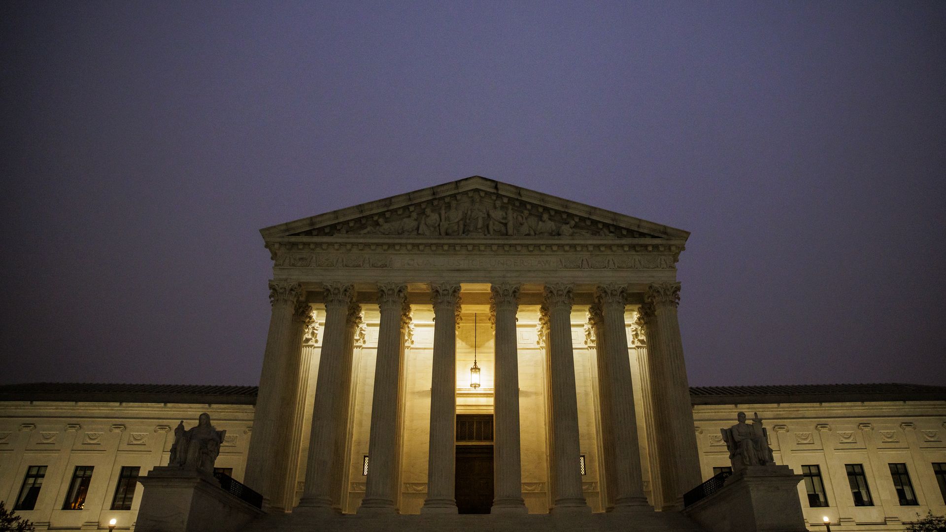 Photo of the Supreme Court's exterior