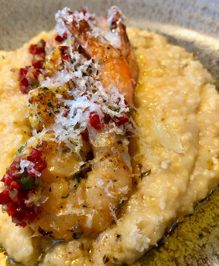 shrimp-and-grits-at-haymaker