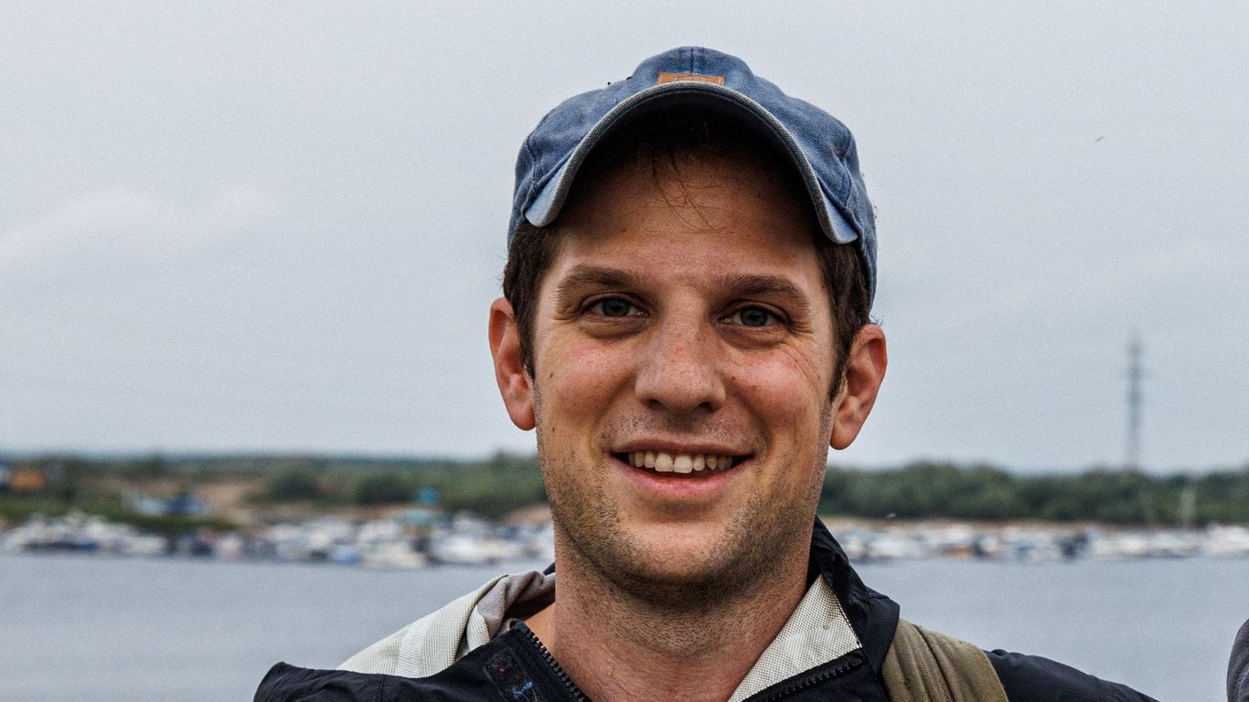 U.S. officially says Russia "wrongfully detained" WSJ's Evan Gershkovich - Vimarsana News