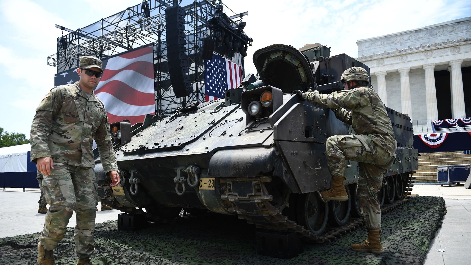A Bradley armored vehicle and soldiers in front of the Lincoln Memorial