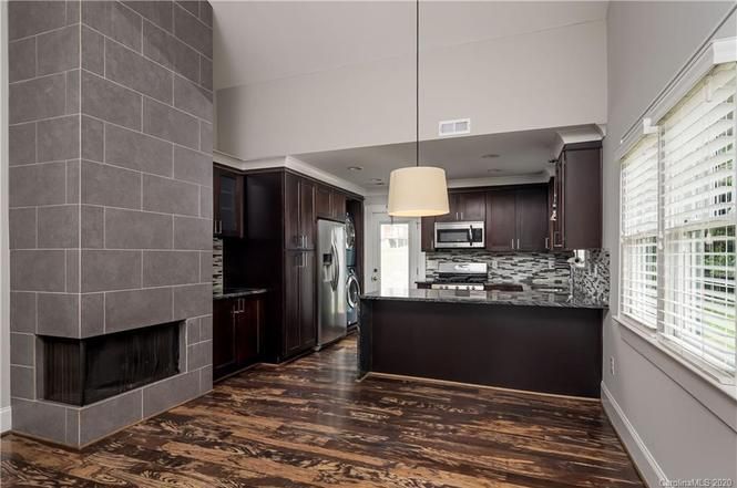 435 Summit Ave. interior