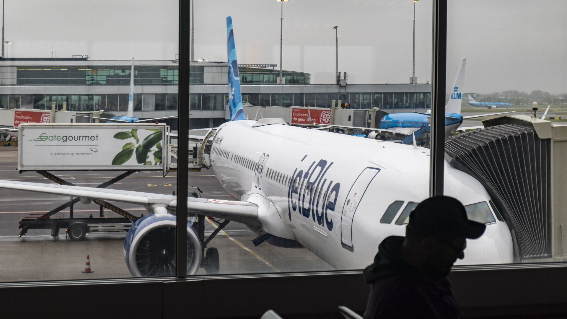 a jet sitting at the gate
