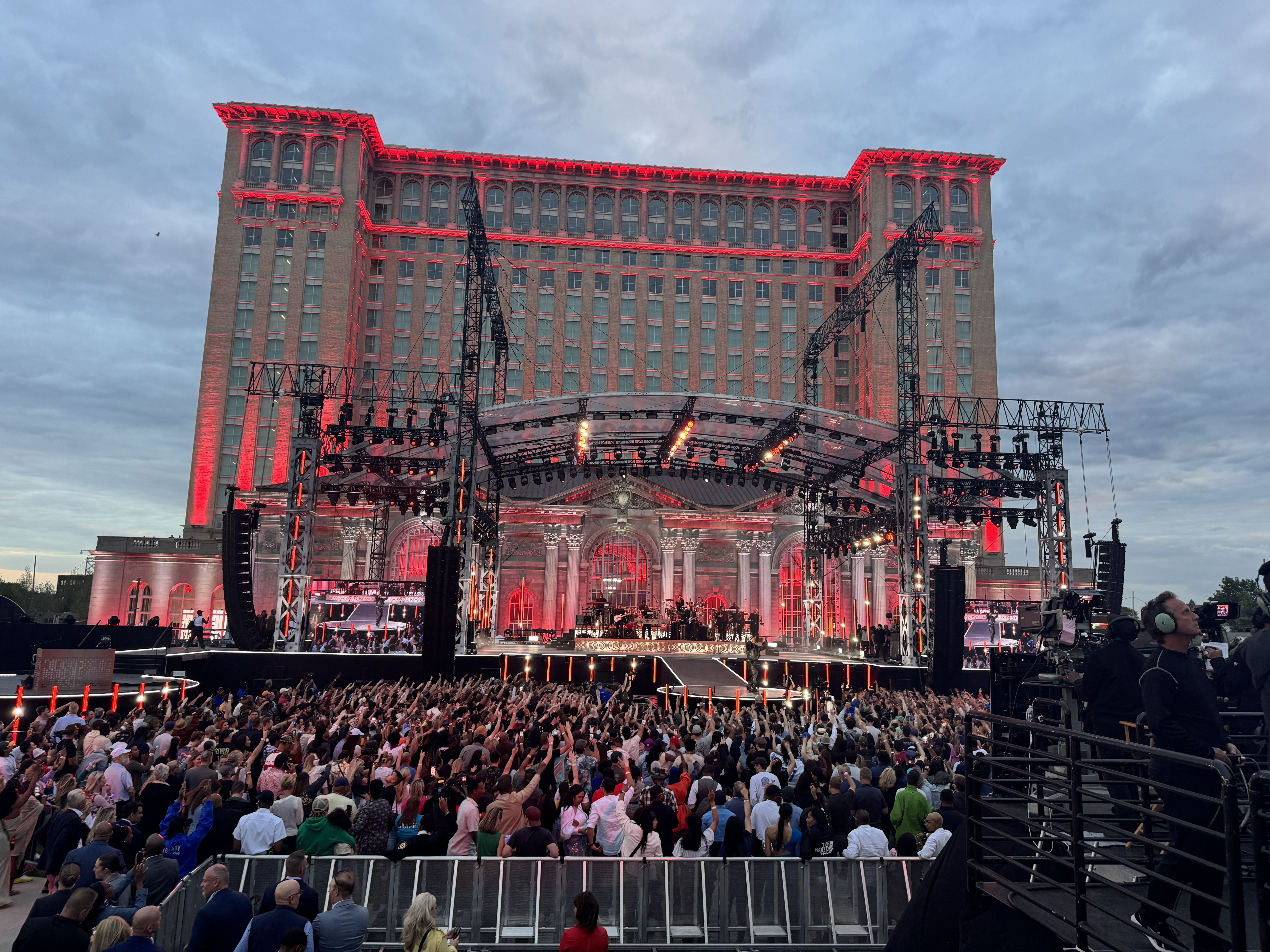 The pit section where VIP guests was filled as thousands surrounded the station across Roosevelt Park