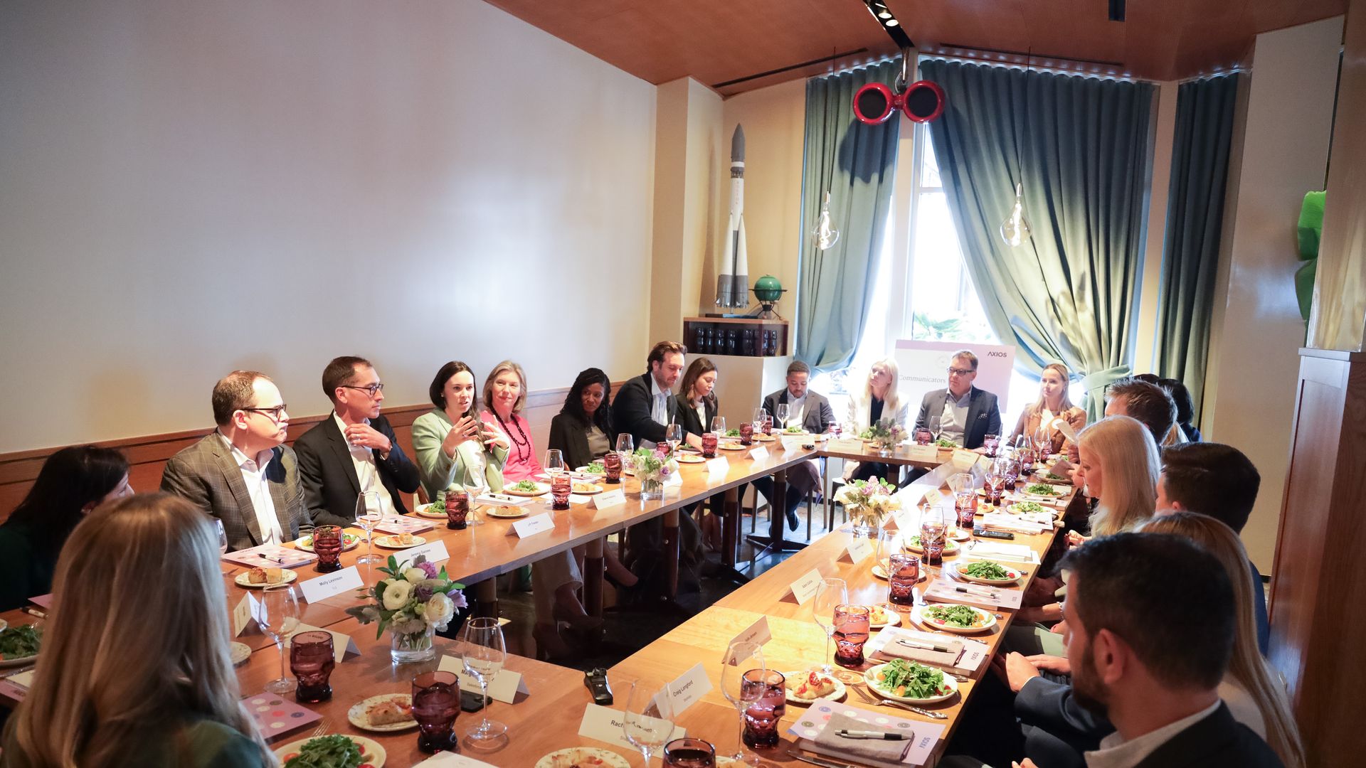 Attendees enjoyed lunch during the discussion. Credit: Hector Emanuel for Axios.
