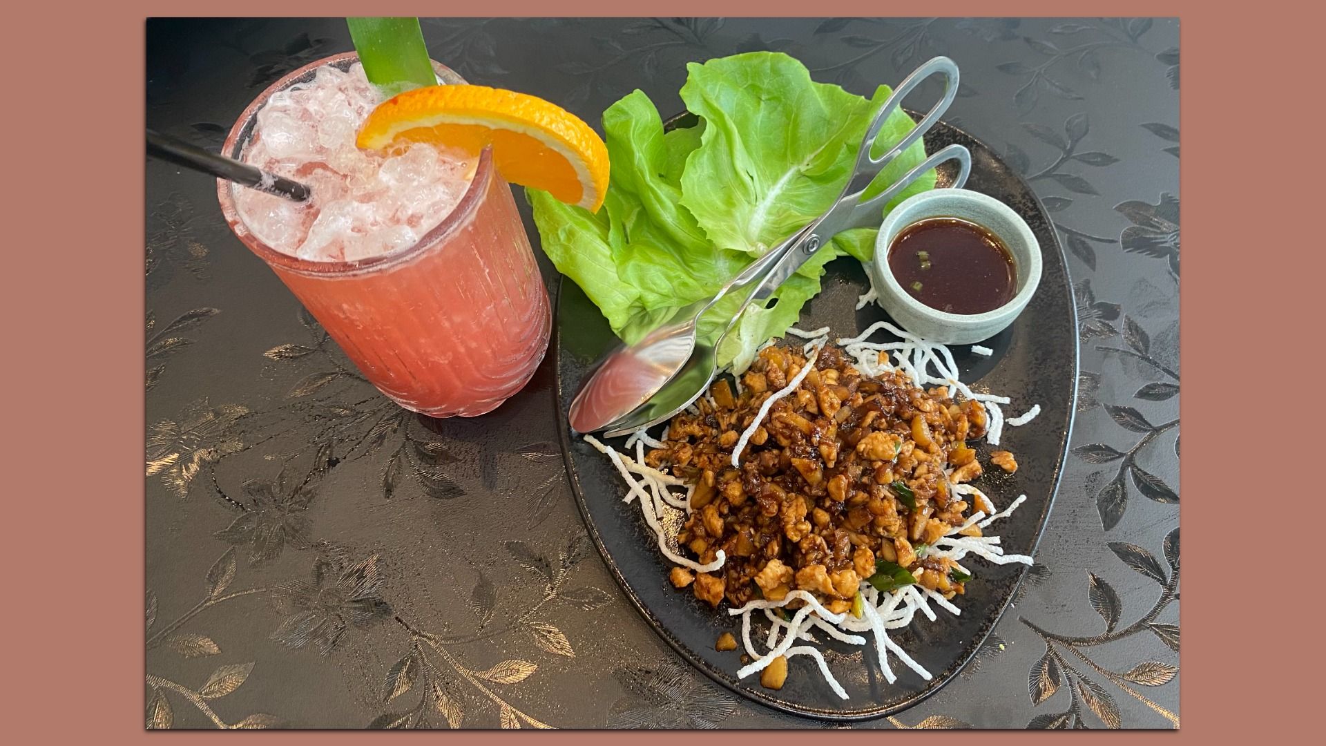 Lettuce wraps and a Palm Reader at Palm Palm. Photo: Chrissy Suttles/Axios