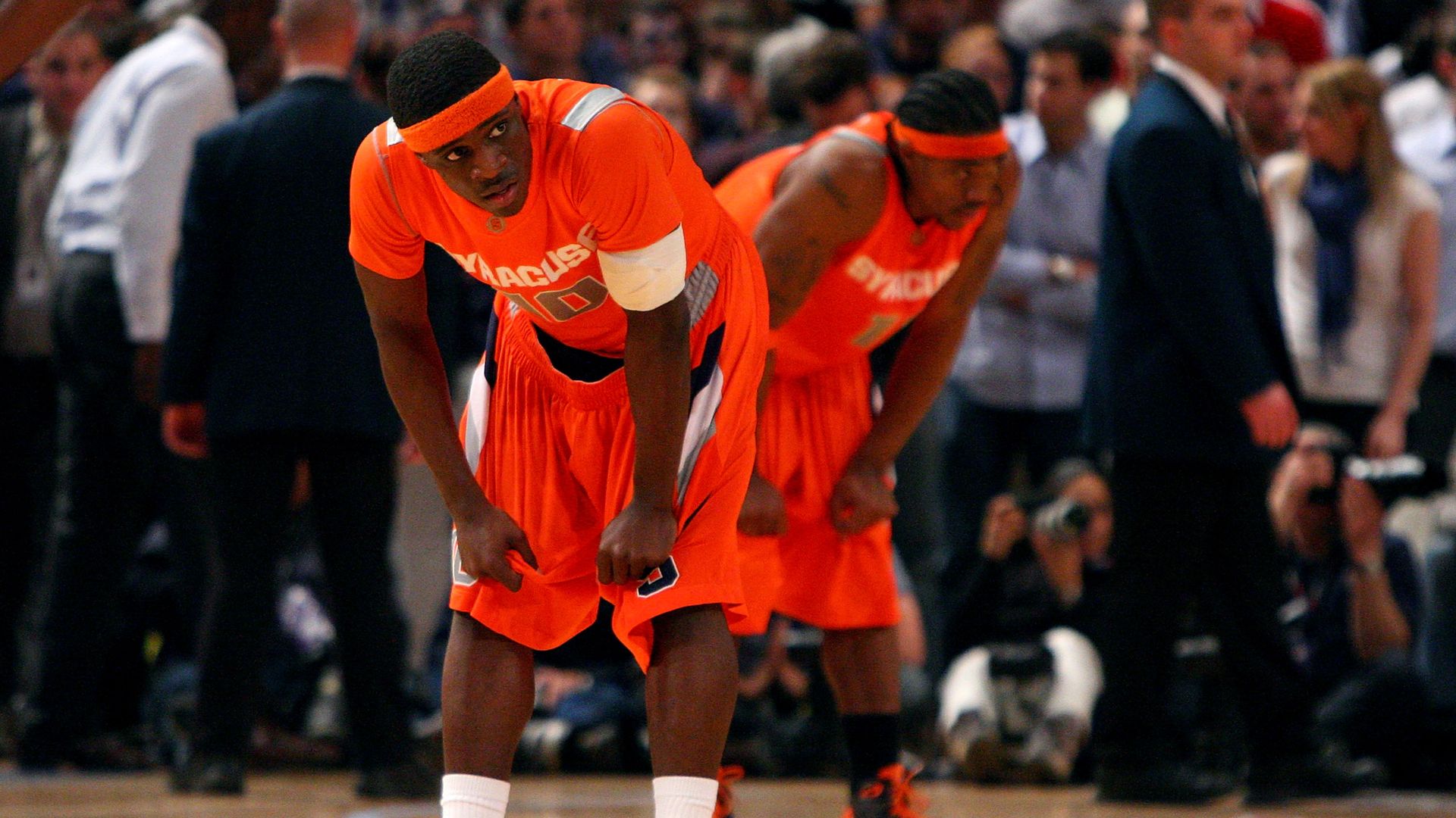 Jonny Flynn and Paul Harris in the 4th of 6 overtimes against Uconn