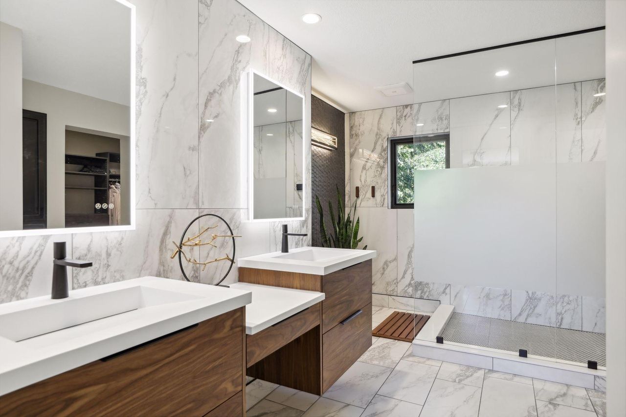sparkling white marble modern bathroom
