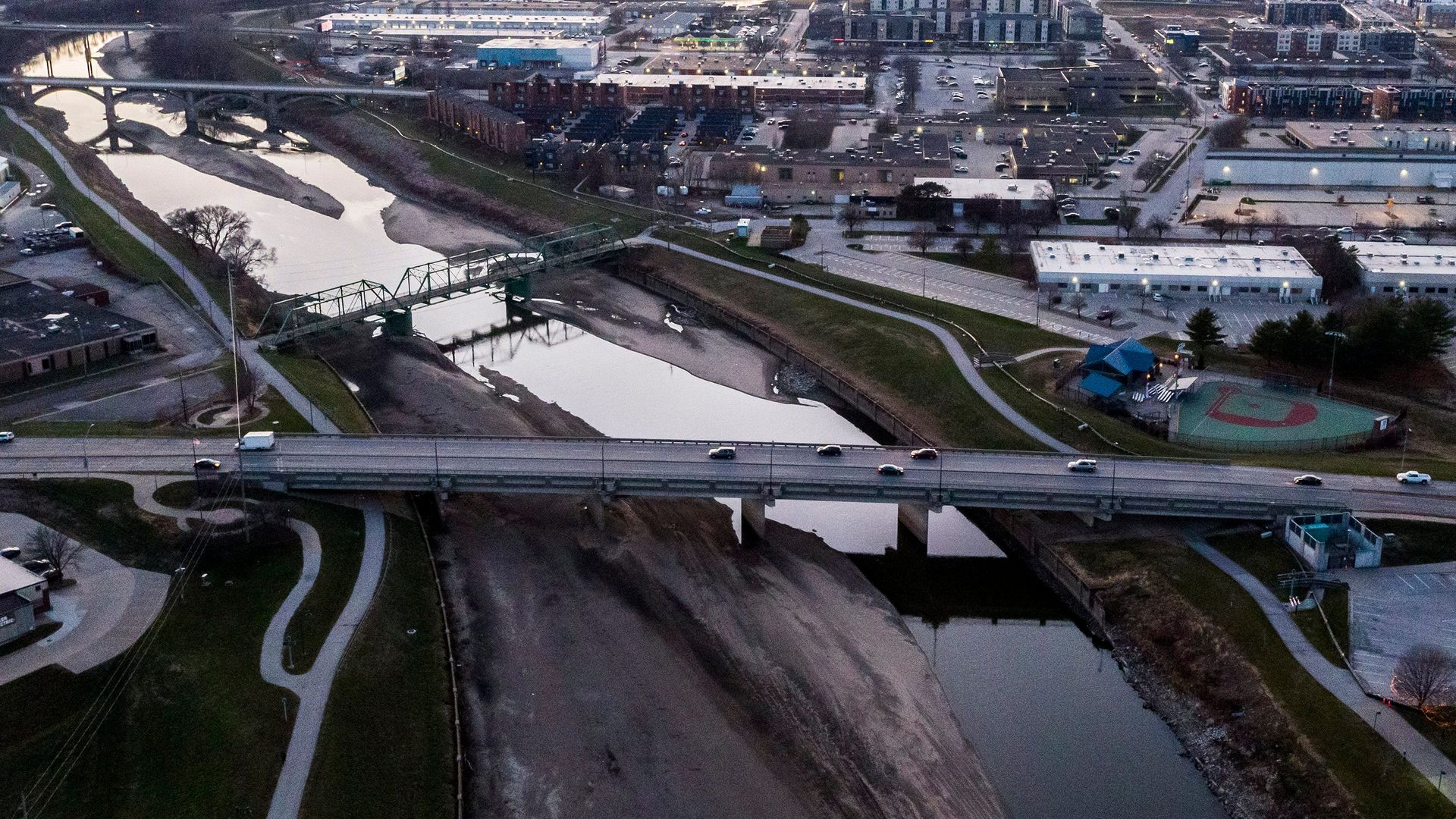 A photo of the Des Moines River.