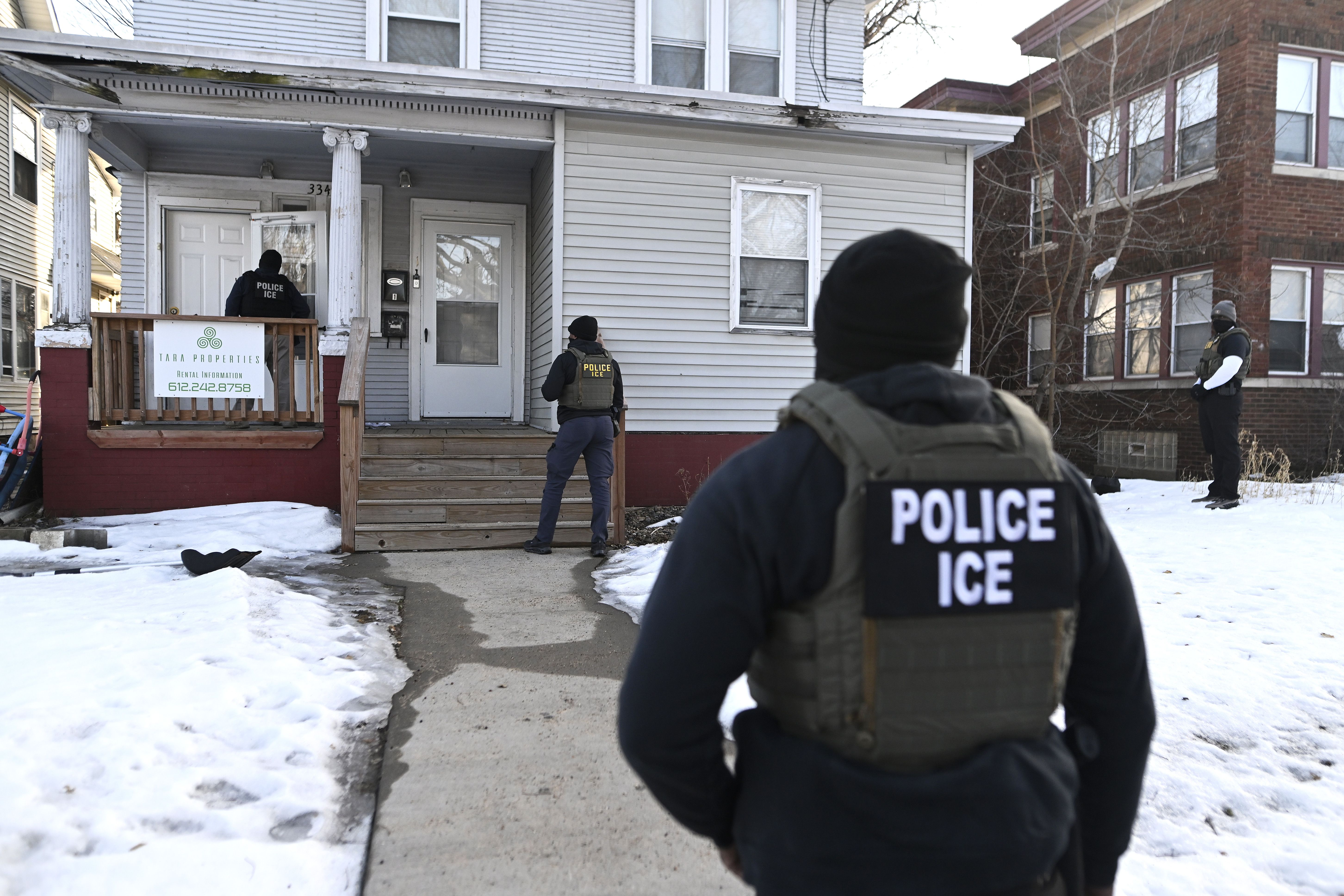 Ice agents at a minneapolis hosue