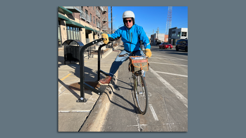 Des Moines debuts bicycle footrests at traffic stop Axios Des Moines